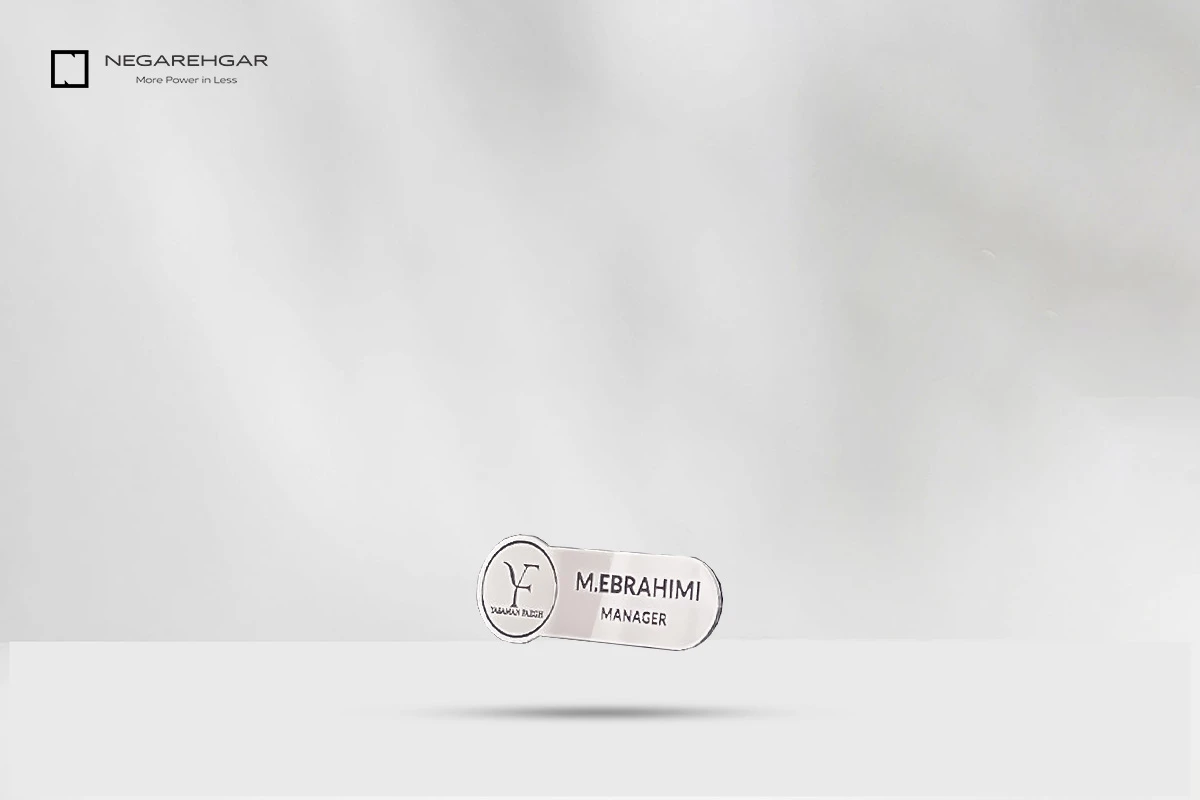 چاپ اتیکت سینه 9 نمونه اتیکت برنجی نقره ای- نوشته ها حک و رنگ مشکی- پشت مگنت